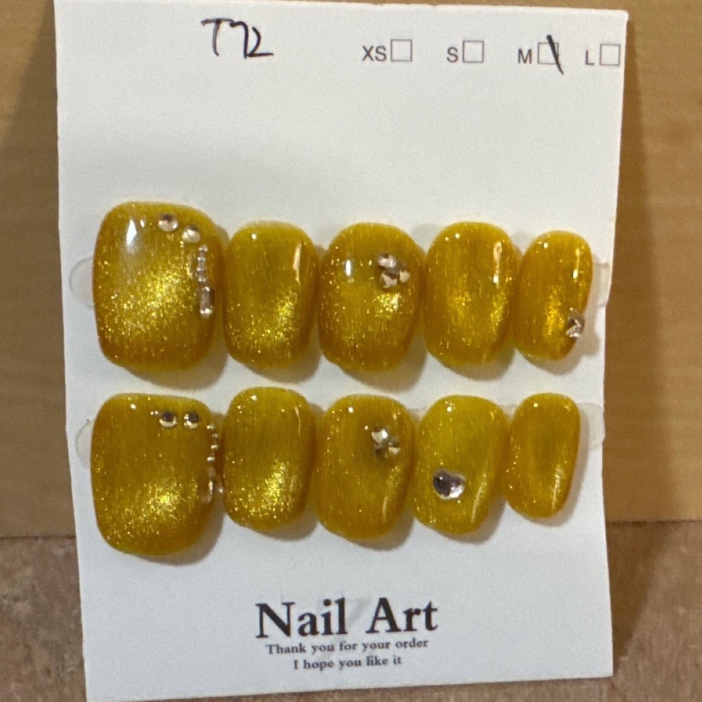 Yellow Cat Eye Press On Nails Shimmer Magnetic Rhinestone Heart Accents Size M